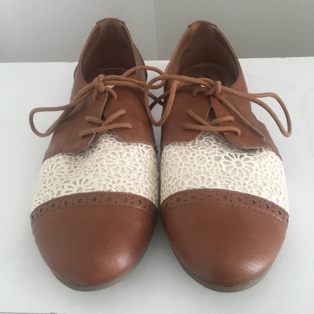 Brown & Lace Oxford Style Flats, Size 6.5